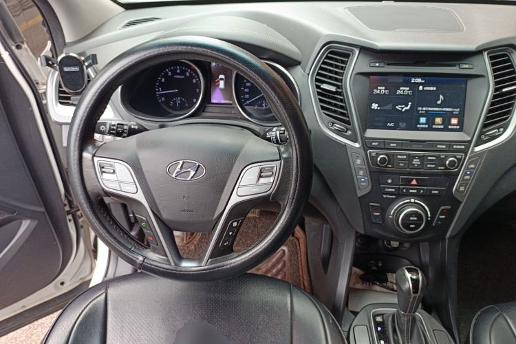 Used Hyundai Santa Fe 2017 2.0T Automatic Two-Wheel Drive Smart Version 7 Seats
