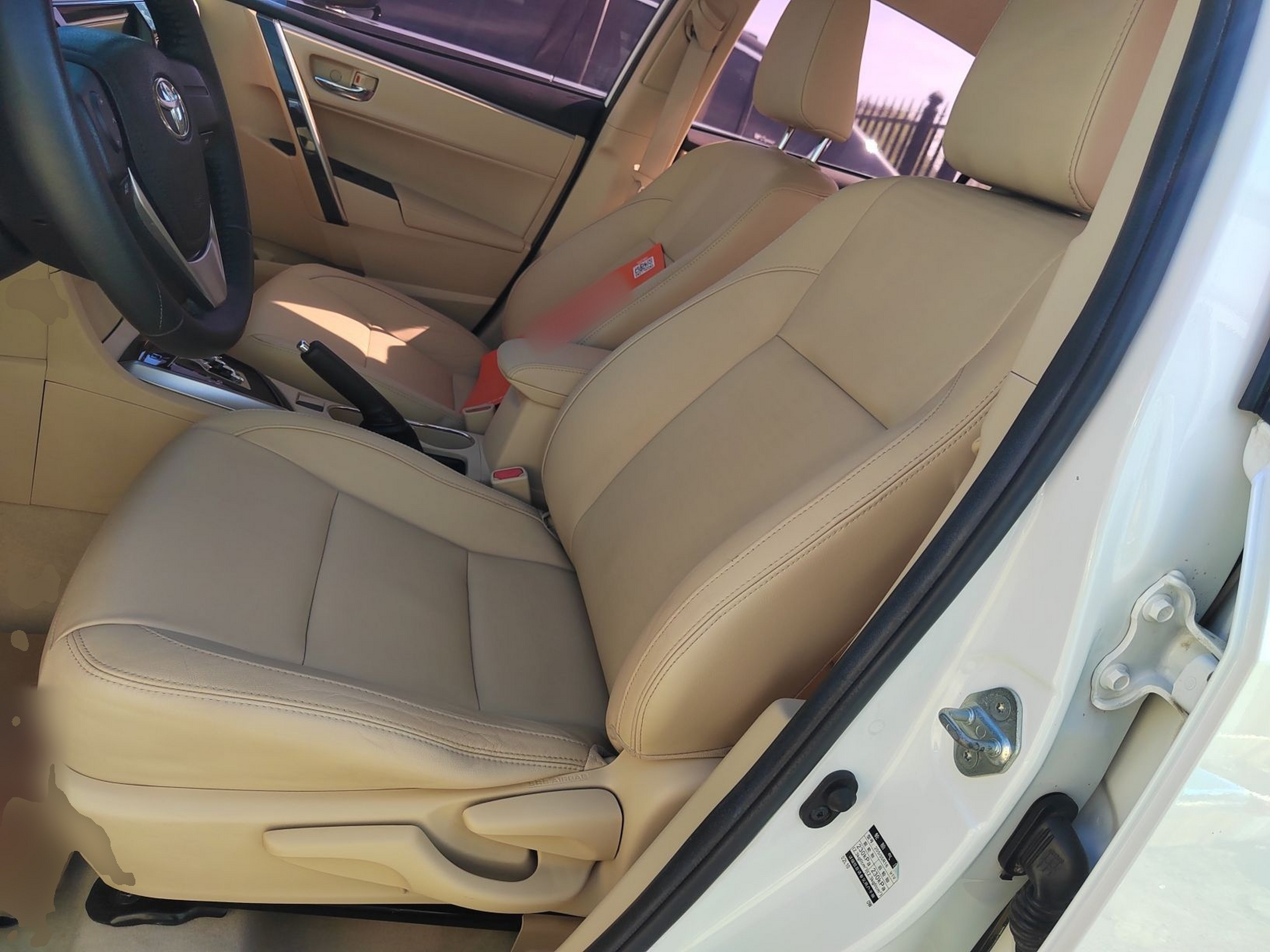 Переднее сиденье в автомобиле