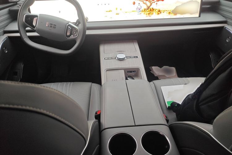 Used Geely Galaxy E8 2024 665 km Range Rear-Drive Starship Long-Range Version
