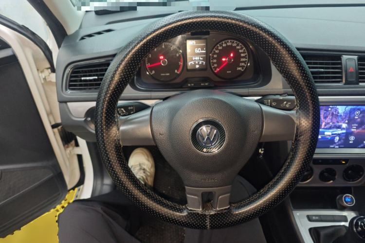 Used Volkswagen Lavida 2013 Revised Classic 1.6L Manual Fashion Edition Steering Wheel