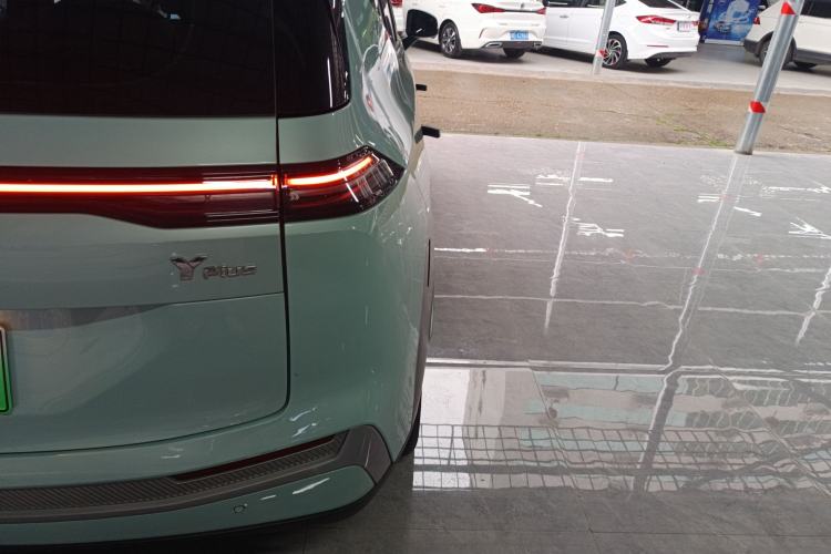 Used AION Y 2023 Younger