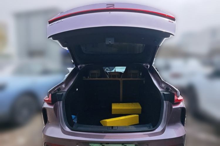 Used Rising R7 2022 High-Performance Advanced Edition Trunk