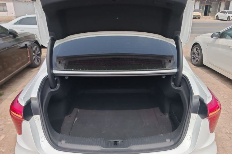 Used Hongqi H5 2024 1.5T DCT Smart Connect Flagship Edition Trunk