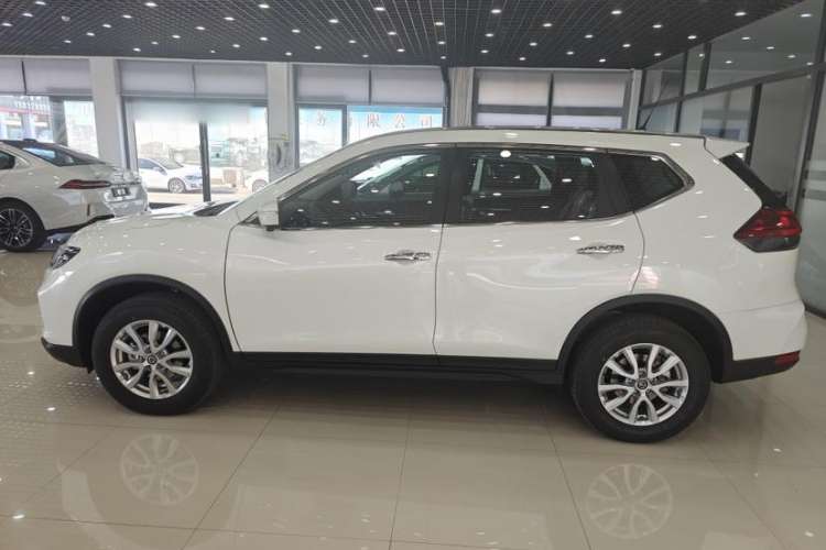 Used Nissan X-Trail 2023 Classic 2.0L Two-Wheel Drive Smart Connect Premium Edition
