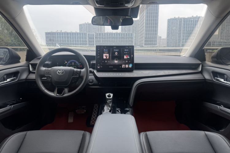 Used Toyota Camry 2026 Model Dual-Engine 2.0HSE Sport Lite Edition Interior 1