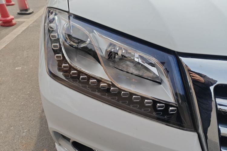 Used Haval H2 2018 Red-Label 1.5T Manual Two-Wheel Drive Elite Model Right Front Headlight