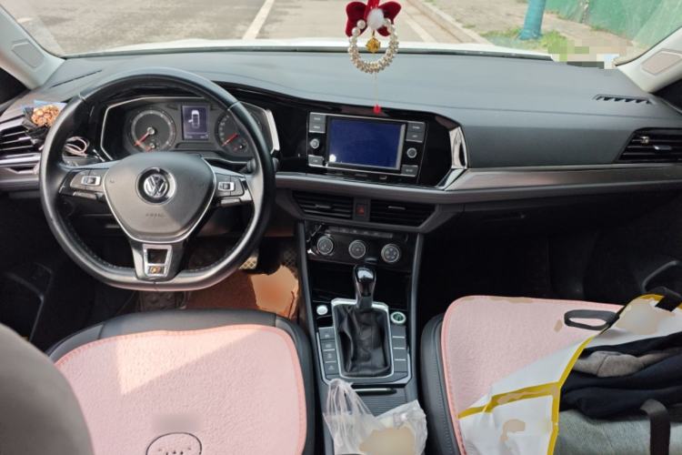 Used Volkswagen Sagitar 2020 200TSI DSG Comfort Version China VI Standard Center Console