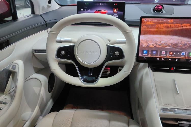 Used Hima Luxeed S7 2025 785 km Ultra