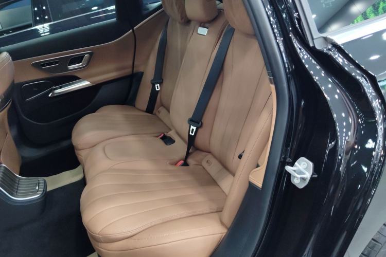 Used Mercedes-Benz E-Class New Energy 2024 E 350 e L Plug-in Hybrid Sedan Left Rear Seat