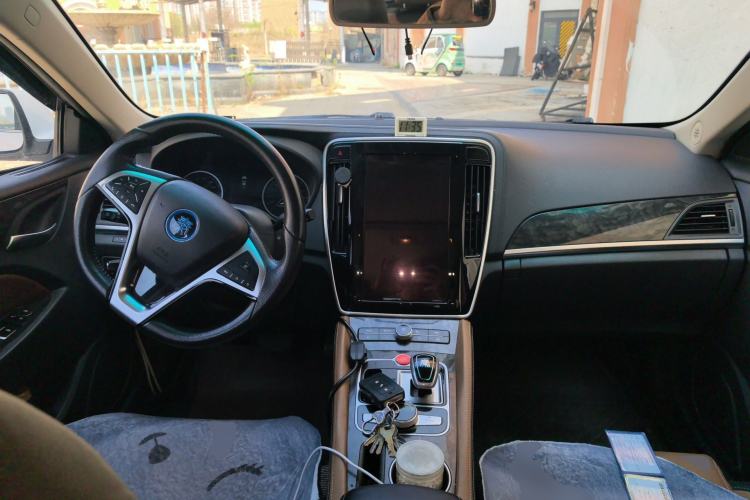 Used BYD Qin New Energy 2017 1.5T Luxury Model Center Console
