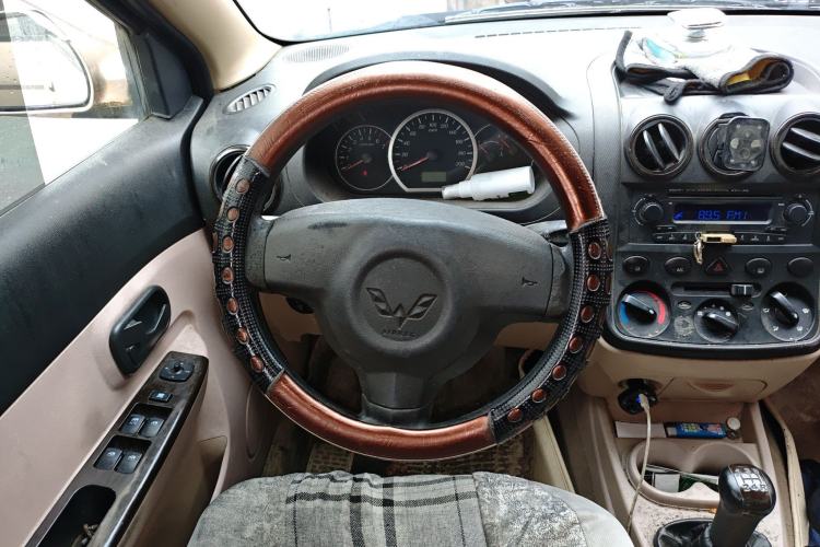 Used Wuling Hongguang 2013 1.5L S Luxury Model Steering Wheel