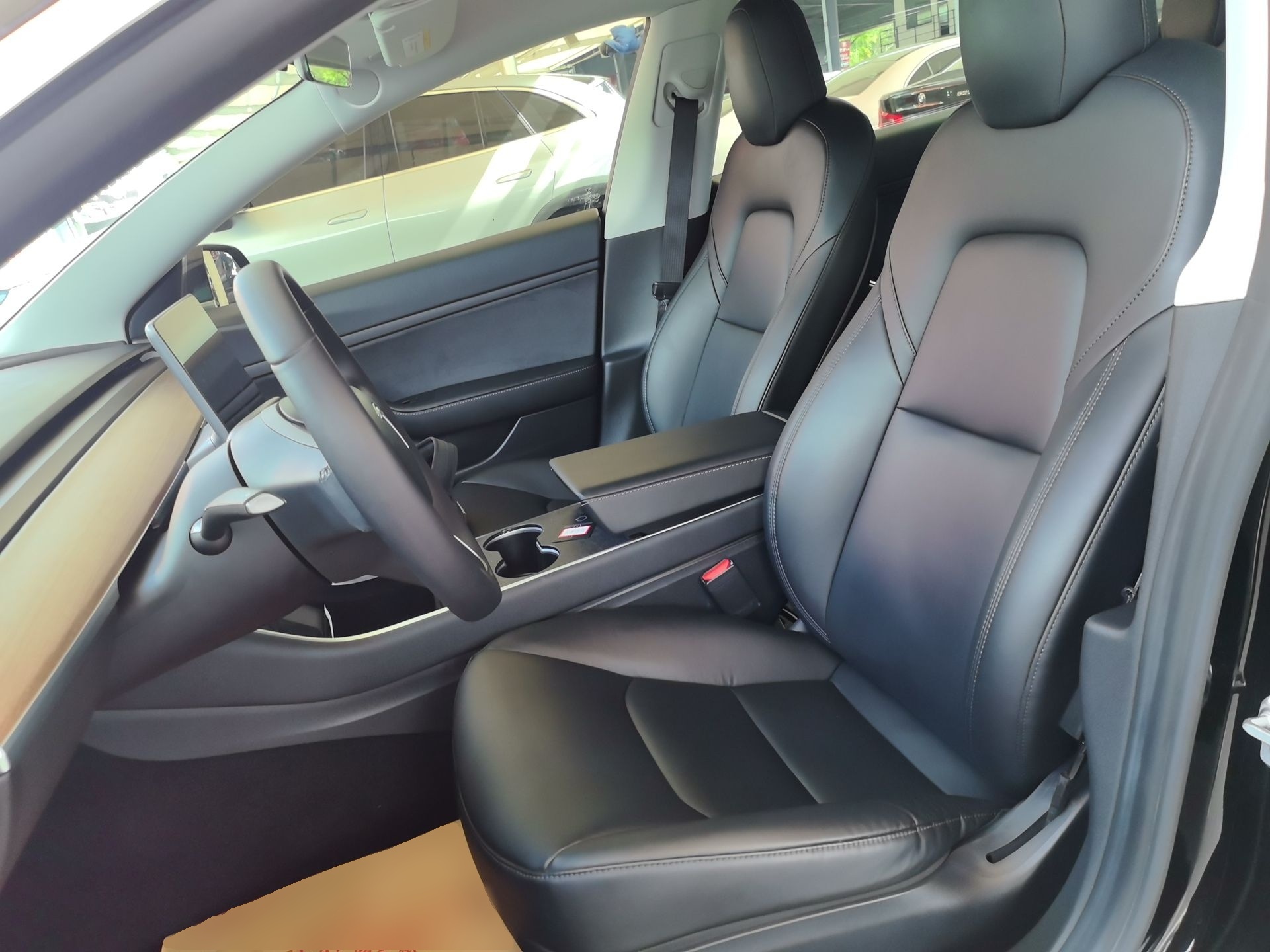 Переднее сиденье в автомобиле