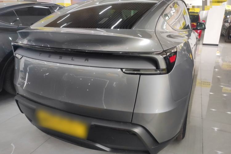 Used Tesla Model Y 2025 Rear-Wheel-Drive Version
