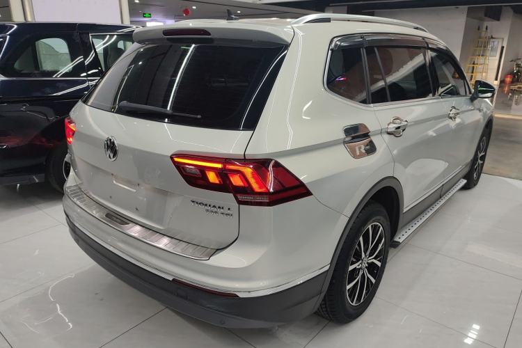 Used Volkswagen Tiguan L 2018 330TSI Automatic Two-Wheel Drive Luxury Edition Rear Right 45 Deg