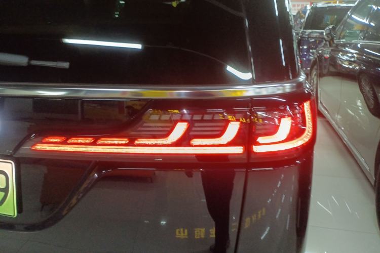 Used VOYAH Dream 2025 PHEV Four-Wheel-Drive Flagship Kunpeng Edition
