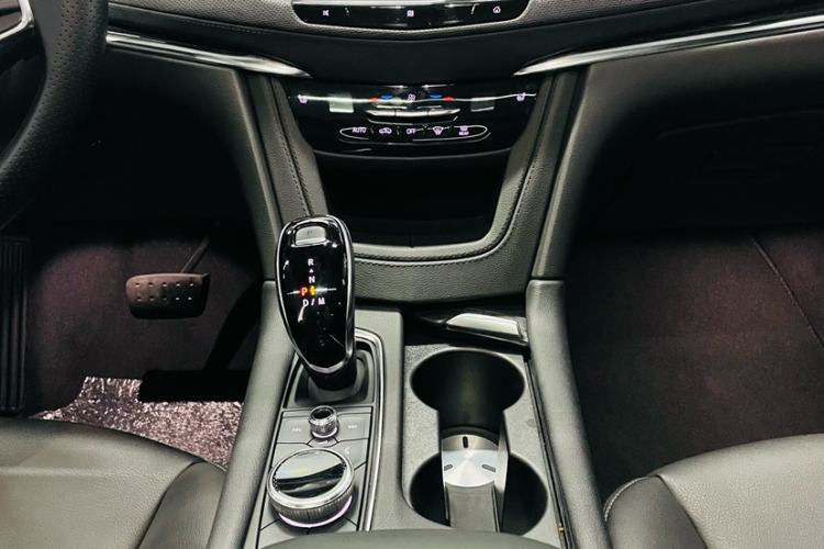 Used Cadillac XT5 2021 2.0T Two-Wheel Drive Luxury Version Gear Lever