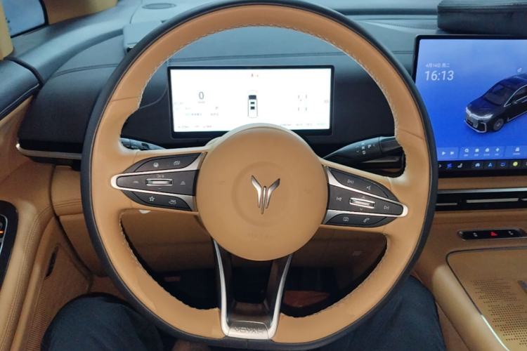 Used VOYAH Dream 2025 PHEV Four-Wheel Drive Excellence Kunpeng Edition Steering Wheel