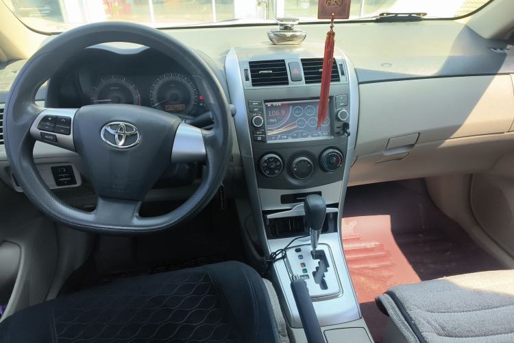 Used Toyota Corolla 2013 Special Edition 1.6L Automatic Cool GL Model Center Console