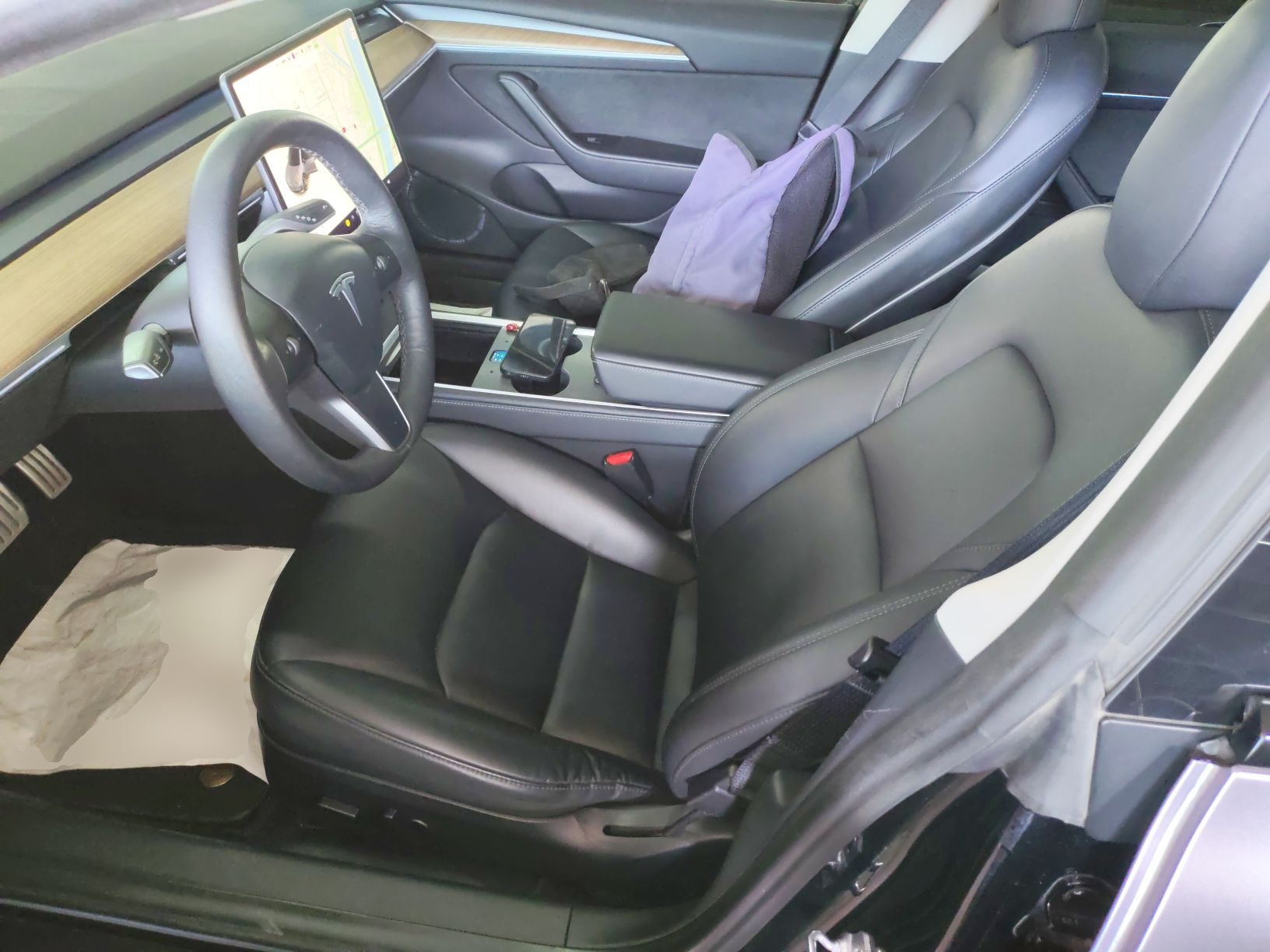 Переднее сиденье в автомобиле