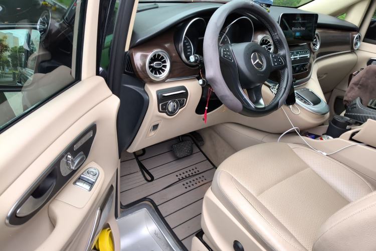 Used Mercedes-Benz V-Class 2020 V 260 Avantgarde Edition Driver Seat