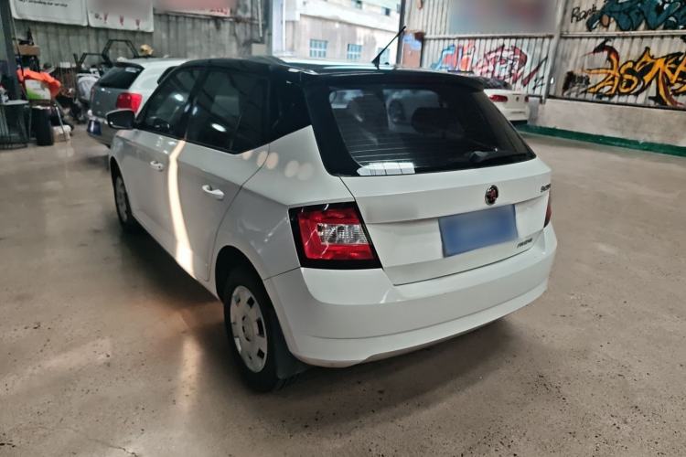 Used Skoda Fabia 2015 1.4L Manual Front-Wheel Drive Model Exterior 1