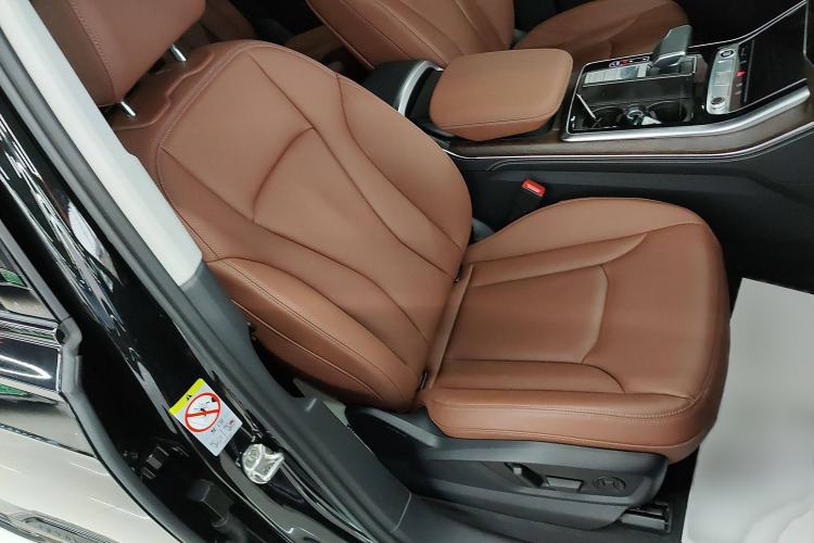 Used Audi Q7 2024 45 TFSI quattro S line Black Warrior Edition
