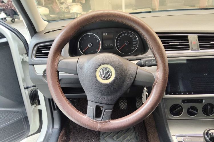 Used Volkswagen Lavida 2013 Restyled Classic 1.6L Manual Comfort Edition Steering Wheel