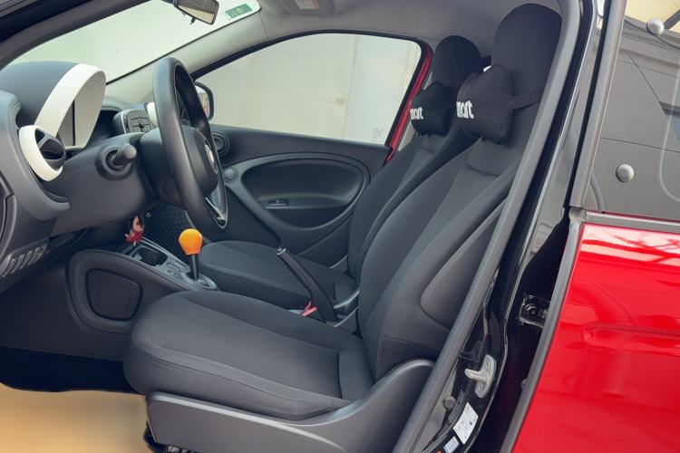 Used smart forfour 2018 1.0L 52 kW Dynamic Edition Left Front Seat