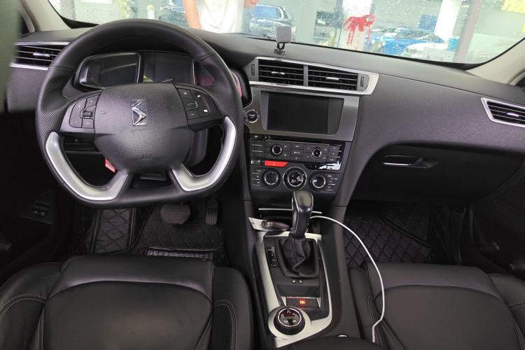 Used DS 6 2016 1.6T Luxury Edition THP160 Center Console