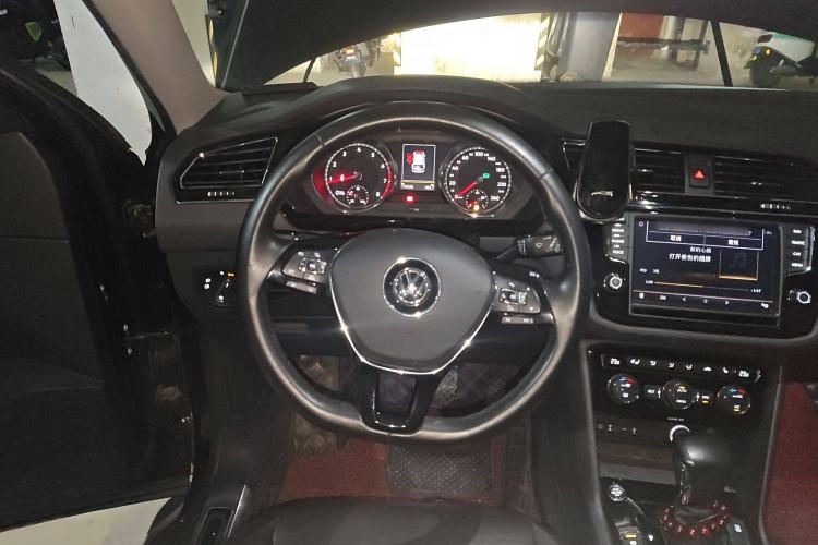 Used Volkswagen Tiguan L 2018 330TSI Automatic Two-Wheel Drive Luxury Edition