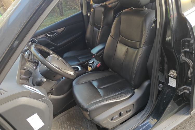 Used Nissan X-Trail 2014 2.5L CVT Leading Edition 4WD
