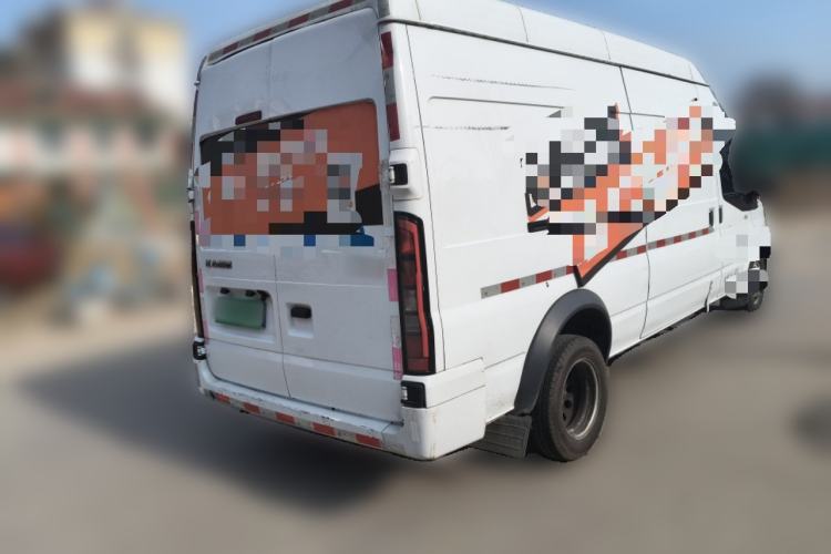 Used JMC Fushun 2023 2.0T Automatic Long-Wheelbase Mid-to-High Roof Commercial Van-Type Transport Vehicle – 2/3 Seats
