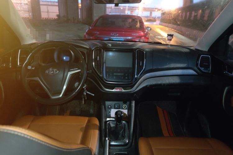 Used CHANGAN OSHAN CX70 2016 1.6L Manual Luxury Model Center Console