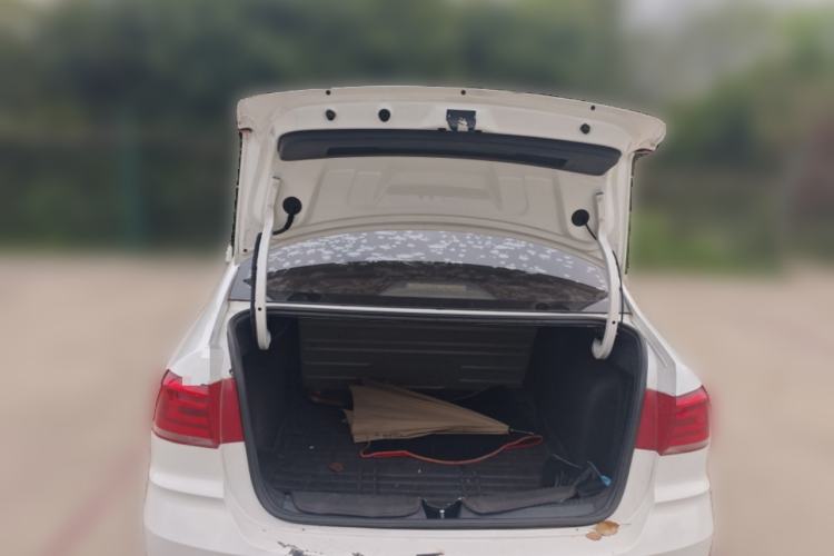 Used Volkswagen Santana 2016 1.6L Automatic Fashion Edition Trunk