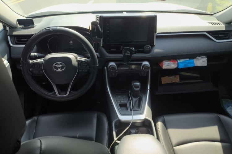 Used Toyota RAV4 2020 2.0L CVT 4x4 Trend Edition Center Console