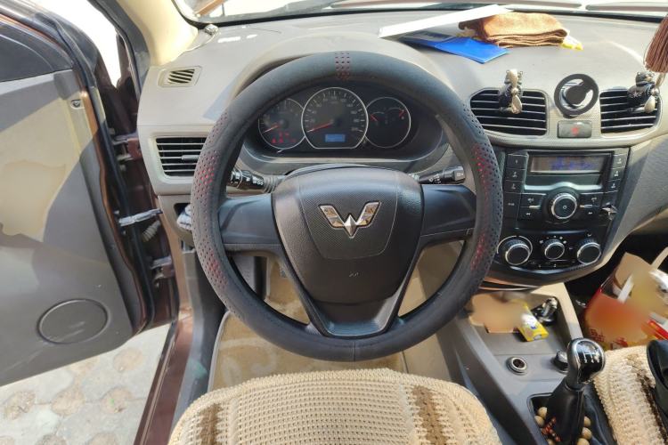 Used Wuling Hongguang 2014 1.5L S Standard Version
