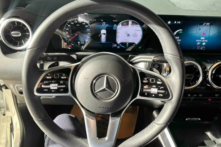 Used Mercedes-Benz GLB 2023 Refreshed GLB 200 Dynamic Edition