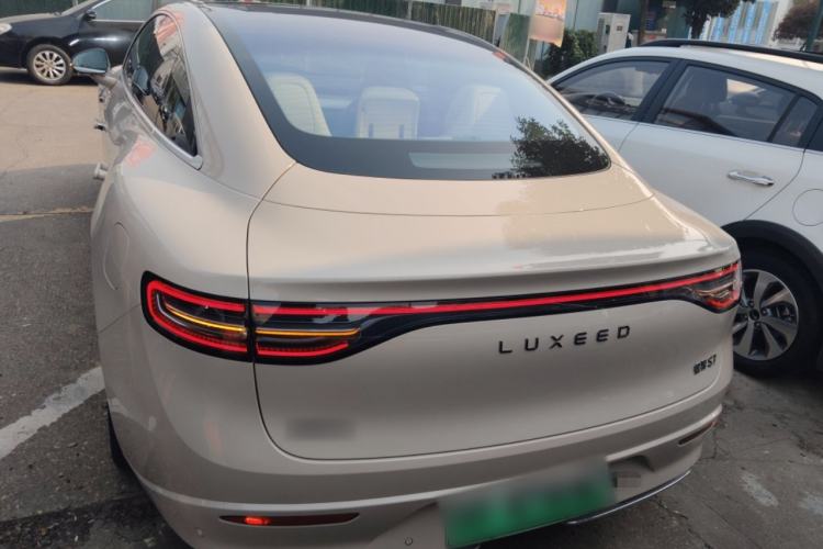 Used Hima Luxeed S7 2025 705 km Pro