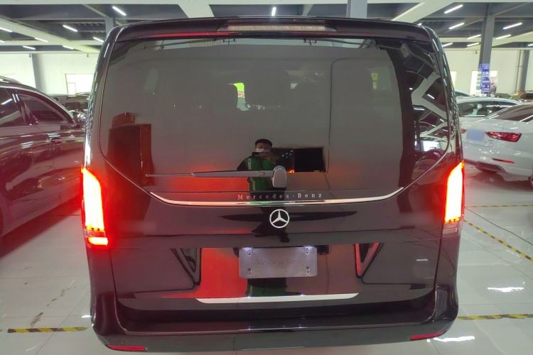 Used Mercedes-Benz V-Class 2024 V 300 Pilot Edition