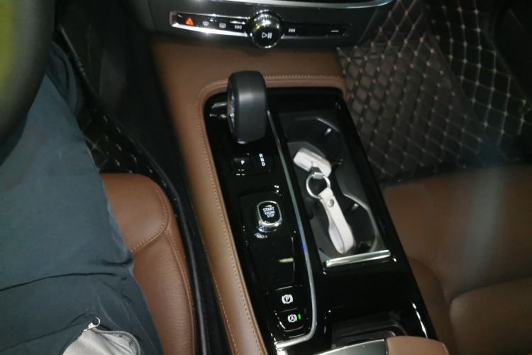 Used Volvo S90 New Energy 2024 Plug-in Hybrid Four-Wheel Drive Long-Range Zhiyi Luxury Edition Gear Lever