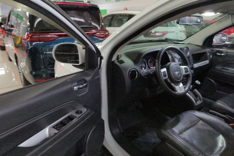 Used Jeep Compass 2015 2.0L Two-Wheel Drive Luxury Edition