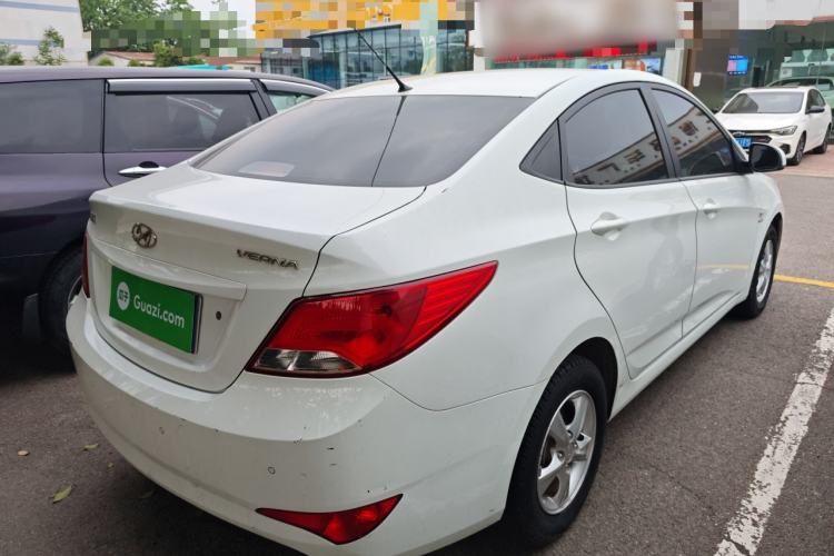Used Hyundai Verna (older generation) 2014 1.4L Manual Smart GLS Trim Rear Right 45 Deg