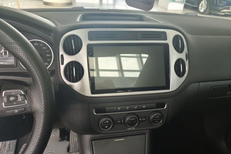 Used Volkswagen Tiguan L 2017 300TSI Automatic Two-Wheel Drive Silk Road Comfort Edition