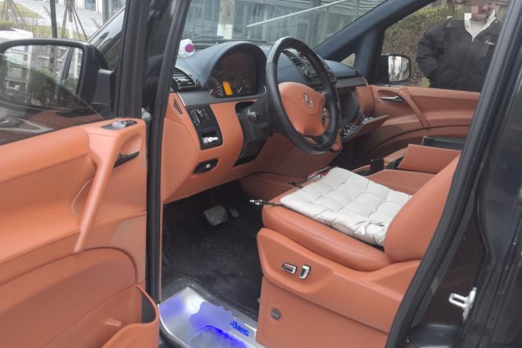 Used Mercedes-Benz Vito 2011 2.5L 7-seater executive version