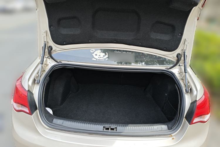 Used Roewe 550 2013 550D 1.8T Automatic Premium Edition Trunk