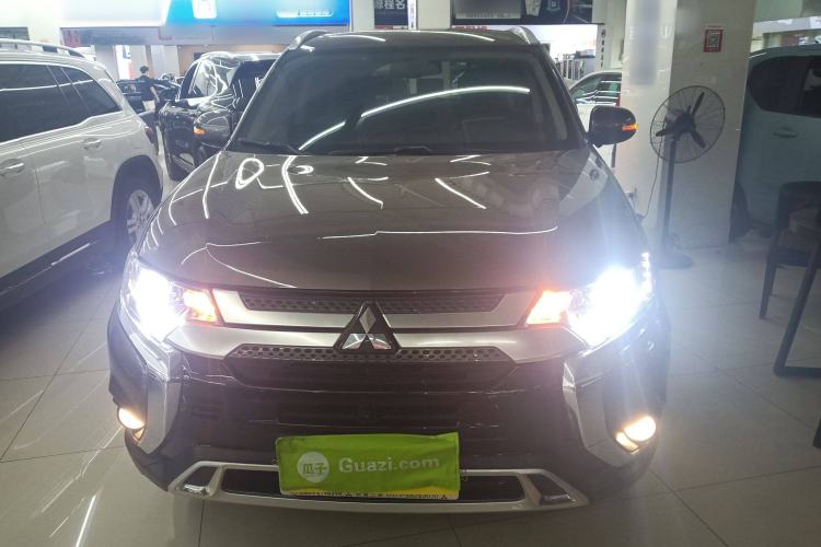 Used Mitsubishi Outlander 2019 2.0L Two-Wheel Drive Comfort Edition 5 Seats China V Standard