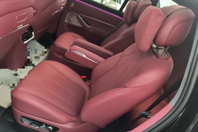 Used Hima AITO M8 2025 Extended-Range Max+ Version 53.4 kWh 6-Seater Edition Interior 4