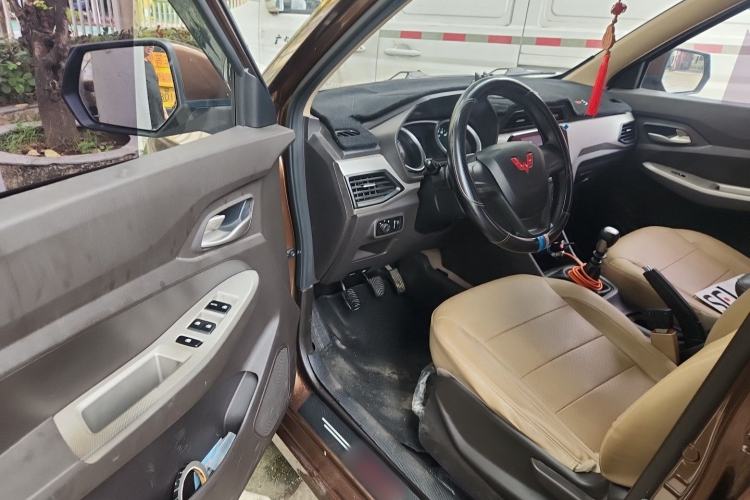 Used Wuling Hongguang 2019 1.5L S Comfort Edition China VI LAR
