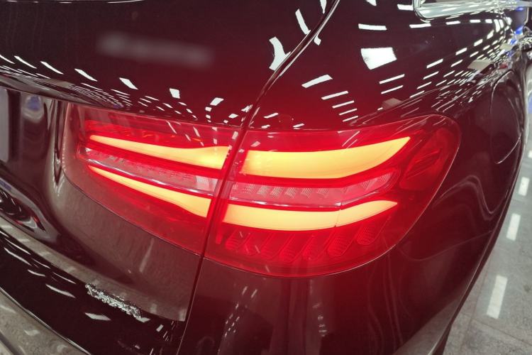 Used Mercedes-Benz GLC 2018 Facelifted GLC 260 4MATIC Dynamic Edition Exterior 3