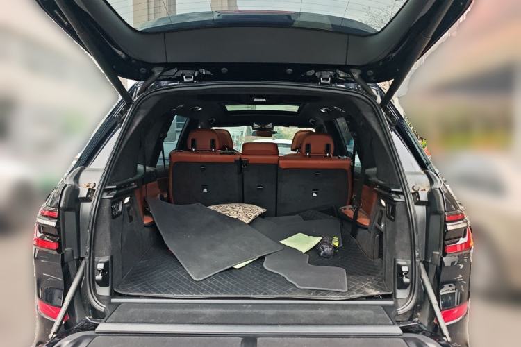 Used BMW X7 2023 xDrive40i Luxury Package with Leading Features Trunk